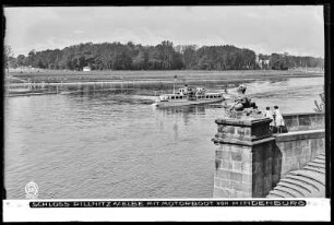 Dresden-Pillnitz, Freitreppe am Schloss Pillnitz, mit Motorboot von Hindenburg