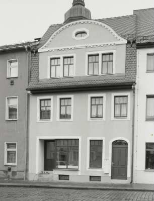 Mügeln, Wohnhaus mit Laden : Mügeln (Kreis Oschatz), Wohnhaus mit Laden, Markt 11, 19. Jahrhundert, Straßenansicht