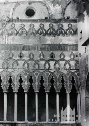 Ravello. Palazzo die Rufoli. Innenhof im sarazenischen Stil