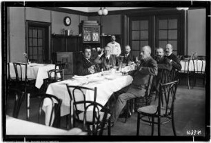 Me Personen, Besuch in Kantine II
