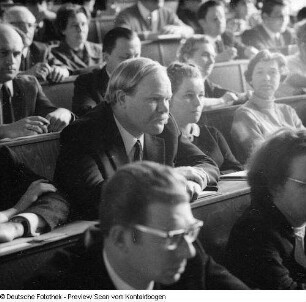 Grußadresse Stadtleitung; Stadtbezirksdelegierten-Konferenz; Eröffnung Parteilehrjahr 1971/1972