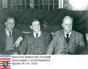 Borngässer, Ludwig, Dr. / Porträt, Gruppenaufnahme anlässlich des Richtfests zum Wiederaufbau der Stadtkirche Darmstadt am 18. Dezember 1952 / v. l. n. r.: Dr. Ludwig Borngässer, Prof. Wilhelm Borngässer (1897-1963) und Baurat Bambach