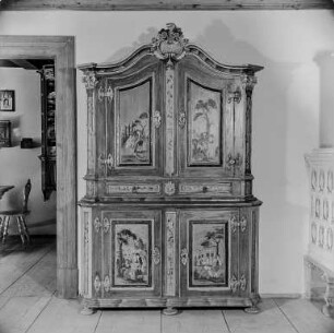 Museum II : Bautzen. Stadtmuseum. Ausstellungsraum mit Bauernschrank