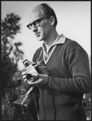 Karl-Heinz Böhle mit der Mittelformatkamera Praktisix