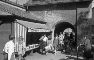 Traunstein: Stadttor nahe, mit Publikum