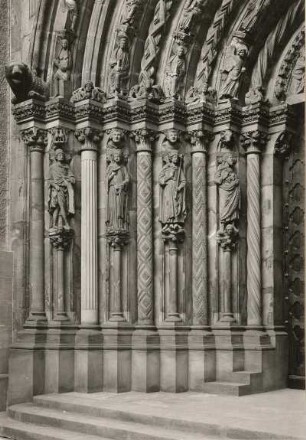 Goldene Pforte. Grillenburger Sandstein (um 1230). Westliches Gewände mit Propheten Daniel, Königin von Saba, König Salomo und Johannes dem Täufer sowie Archivoltenansatz. Freiberg, Dom Sankt Marien
