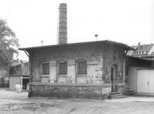Dresden-Friedrichstadt, Berufliches Schulzentrum für Gastgewerbe Dresden "Ernst Lößnitzer". 1881 erbaut als XVII. Bezirksschule, später 17. Oberschule "Christian Beham", Nebengebäude (Toilettenanlage) im Hofbereich