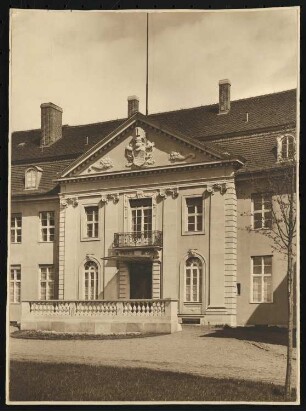 Schloss Storkau, Sachsen-Anhalt: Eingangsseite, Mittelrisalit