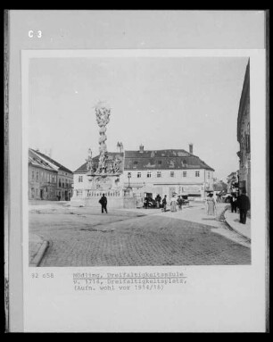 Dreifaltigkeitssäule mit Immaculatastandbild