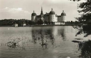 Moritzburg. Schloss (16. Jh.; Umbau 1723-1736, M. D. Pöppelmann, Z. Longuelune)