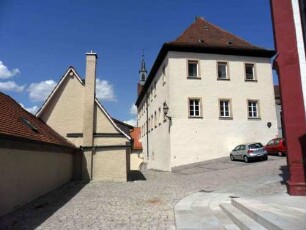 Stadtkirche-Kirchhof im Nordwesten mit angrenzenden Gebäuden von Süden