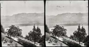 Aix-les-Bains und der Lac du Bourget vom Col du Chat aus gesehen
