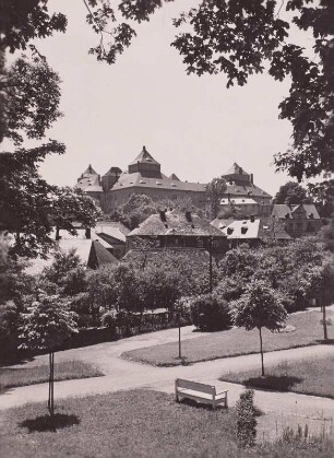 Schloss Augustusburg, Ansicht von den Grünanlagen an der Kirche