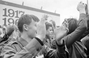 Demonstration 50 Jahre Oktoberrevolution