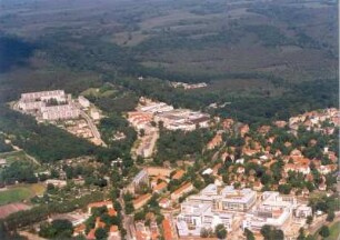 Dresden-Neustadt. Stadtteilansicht zwischen Radeberger Straße, Am Jägerpark, Fischhausstraße und Bautzner Straße (Waldschlößchen) gegen Dresdner Heide. Luftbild-Schrägaufnahme von Südwest