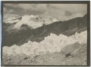 Blick vom Großen Ancohuma-Gletscher gegen Wiluyu Janq'u Uma