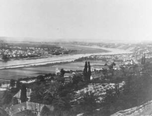 Blick auf Elbbogen nach Loschwitz und Blasewitz : Blick auf Elbbogen nach Loschwitz und Blasewitz. Fotografie; 18,5 x 23,3 cm (vor 1910; A. Kotzsch). Dresden: Hauptstaatsarchiv Dresden 617/40