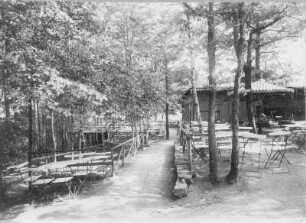 Deuben (Freital-Deuben). Gasthaus "Zechels Höhe" auf dem Eichberg. Gästegarten