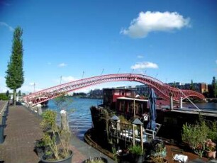Amsterdam: Pythonbrücke zwischen Sporenburg und Borneo Eiland