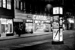 Leipzig, Petersstraße, Blick auf den Petershof mit dem Capitol bei Nacht