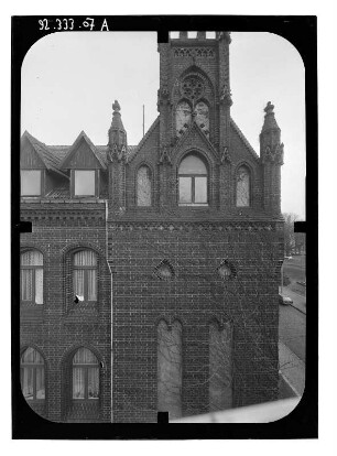 Rathenow, Platz der Freiheit 1. Kreishaus (1893-1895; F. Schwechten). Giebelansicht (Teilansicht)
