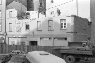 Abriss des ehemaligen Gasthauses "Drei Lilien" in der Waldhornstraße 27 im Zuge der Sanierung des Quartiers B 1