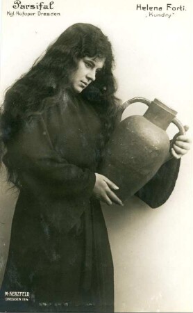 Helena Forti als Kundry : Helena Forti als Kundry in "Parsifal" von Richard Wagner. Königliche Hofoper Dresden, 1914. Fotografie (Weltpostkarte) von M. Herzfeld