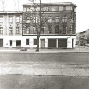 Cottbus, Karl-Liebknecht-Straße 105/Ecke Lausitzer Straße. Wohnhaus mit Laden (um 1900)