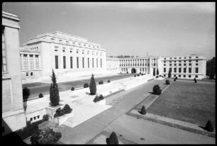 Genf: Sternkreiskugel [UNO Gebäude], seitlich