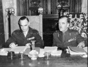 General Lucius D. Clay und Generalleutnant Brian Robertson