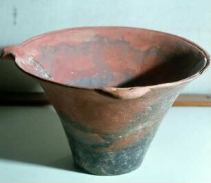 Archäologisches Museum Iraklion. Konkave Schale des Vassiliki-Stils, um 2200 v. Chr.