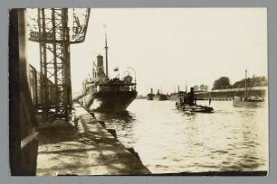 Vor der Westerplatte im Danziger Hafen