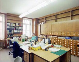 Sächsische Landesbibliothek - Staats- und Universitätsbibliothek Dresden. Zentralbibliothek (ehem. Landesbibliothek). 2. Obergeschoss. Musikabteilung, Dienstplätze der Quellensammlung : Dresden-Neustadt, Marienallee 12. Sächsische Landesbibliothek - Staats- und Universitätsbibliothek Dresden. Zentralbibliothek (ehem. Landesbibliothek). 2. Obergeschoss. Musikabteilung, Dienstplätze der Quellensammlung
