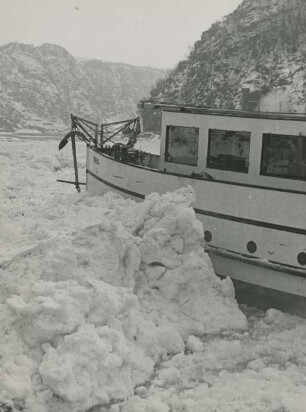 Eisbrecher SIEG im Packeis