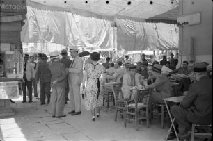 Athen: Kaffeehaus am Omonia, vom Panepistimiou aus