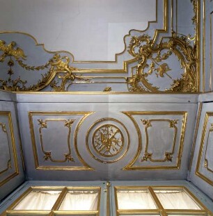 Innendekoration des Zweiten Vorzimmers im Privatappartement Herzog Karl Eugens — Wanddekoration des Zweiten Vorzimmers im Privatappartement Herzog Karl Eugens —