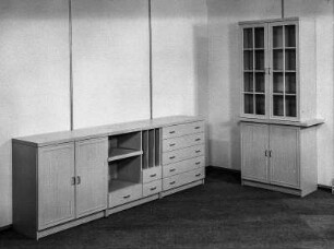Vitrinenschrank mit Sideboard