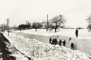 Arnsdorf, Schneeverwehungen, Ausschaufeln