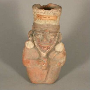 Stehende anthropomorphe Figur
