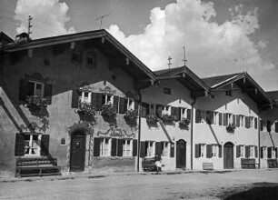 Mittenwald. Wohnhäuser am Untermarkt