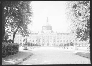 Potsdam, Neues Palais, Gartenseite.