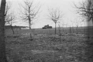 Gelände mit Panzer