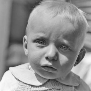 Porträt in Groß Lubolz. Anscheinend Erich Rinkas Verwandte. Porträt eines Jungen. (Klaus.)