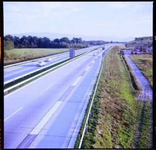 Freiburg: Freiburg Nord, Autobahn Richtung Süden mit Schwarzwald