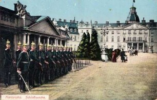 Postkartenalbum. "Karlsruhe Schlosswache". Schloss mit Schlosswache