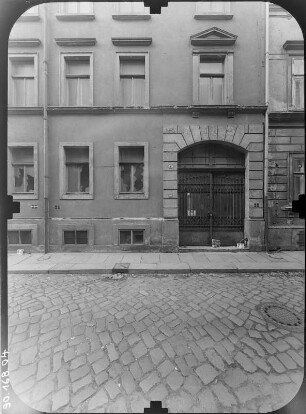 Dresden-Neustadt, Wolfsgasse 1. Wohnhaus (um 1885). Straßenfront (Teilansicht)
