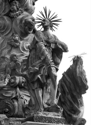Dreifaltigkeitssäule — Statue