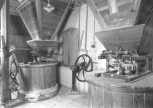 Wolkenburg (Kreis Glauchau), Mühlenstraße 9. Getreidemühle, 1. Obergeschoss, Mahlgänge