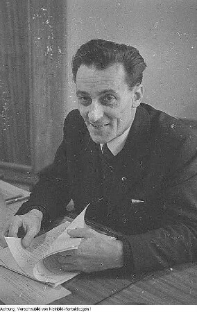 Dresden. Willy Seidel, Vorsitzender des Stadtvorstandes des Freien Deutschen Gewerkschaftsbundes (FDGB), 1957