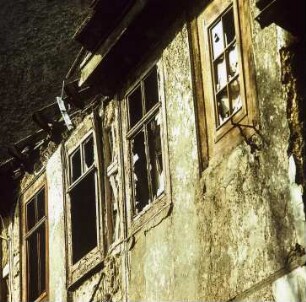 Desolates Haus in Weimar, Bezirk Erfurt, im Zentrum, Foto ca. 1980